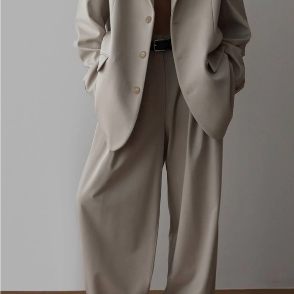 The Frankie Shop TANSY OVERSIZED BLAZER - BEIGE - Picture 2 of 10